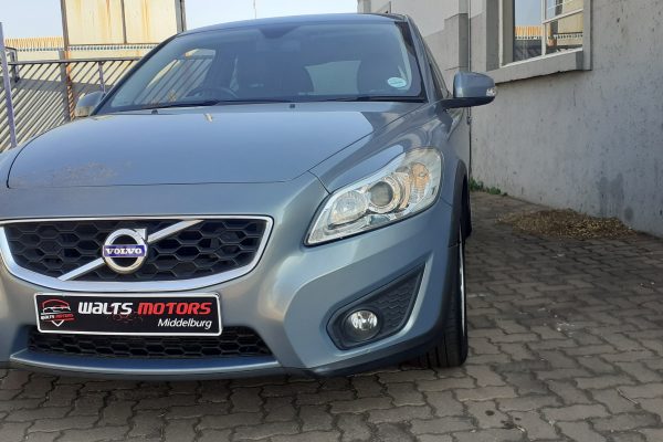 2010 VOLVO C30 2.0 (2)